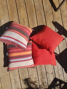 4 outdoor pillows