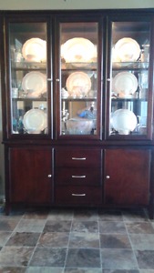 8 piece cherrywood Matching Dining Table and Hutch set