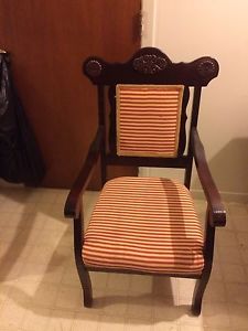 ANTIQUE CHAIR