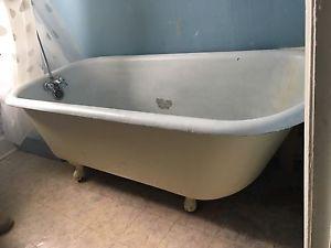 Antique bath tub FREE!!!