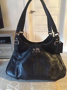 COACH Black Leather Medium Sized purse