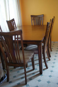 Dining Mission Hills Extendable Table with 8 chairs