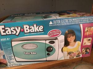 Easy Bake Oven and Decorating Set