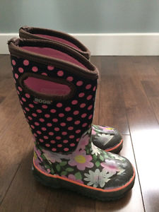 Girls BOGS Rain Boots Size 10