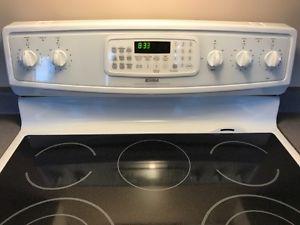 Kenmore Stove, self clean, convection, smoothtop - WHITE