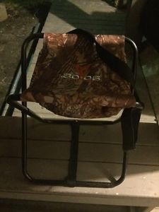 LIKE NEW HUNTING SEAT WITH A BIG POCKET!!