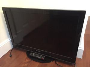 Selling 32" DYNEX TV in excellent condition!