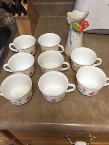 Set of 8 tea cups and vase