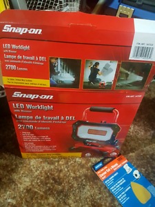 Snap on led worklight