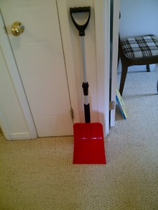 Snow shovel