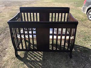 Stork Craft convertible crib