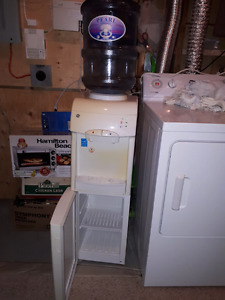 Water cooler/fridge
