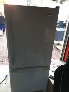 Whirlpool bottom freezer fridge