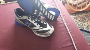 men Size 6.5 Under Armour sneakers - almost new - Excellent