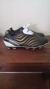 Brand New Ladies Soccer Cleats Size 8.5