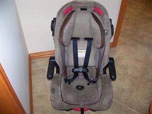 DELUXE 3-IN-1 CHILD'S CAR SEAT