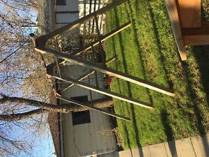 Free swing set