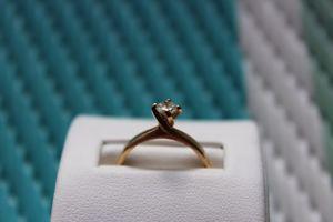GOLD RING SIZE 6