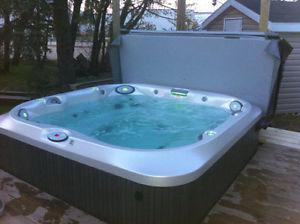  Jacuzzi hot tub in excellent condition
