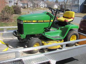 John Deere Lawn Tractor