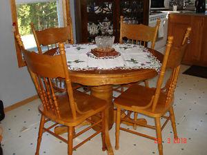 KITCHEN TABLE WITH 4 CHAIRS