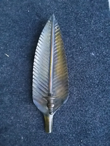 Leaf candle holder