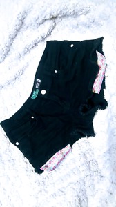 NEW - LOW RISE DENIM SHORT SHORTS!!