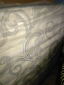 Pillow top queen mattress