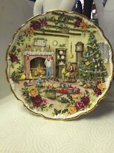 Royal Albert Old Country Roses Christmas Plate $45.