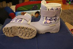 Size 7 toddler footwear