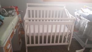 Wanted: 4 in 1. Mini crib.