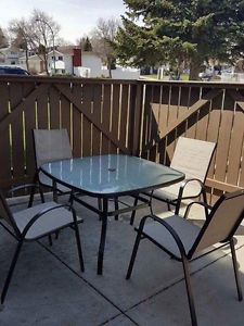 Wanted: Outdoor dining table