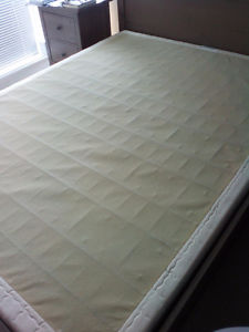 box spring & 2 lamps for sale