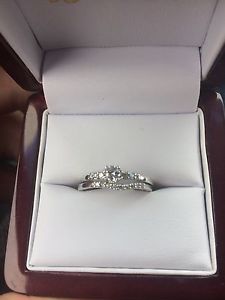 14kt white gold engagement ring and wedding band