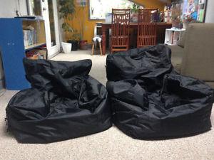 2 bean bag chairs never used