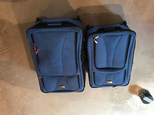 2 lugage bags