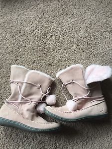 Airwalk pink suede boots