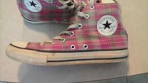 Beautiful youth Converse size 3 checkered pink color