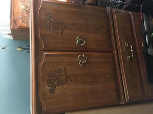 Bedroom set..queen size 5 piece set