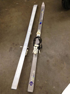 DYNASTAR SKIES WITH BINDINGS GOOD CONDITION.