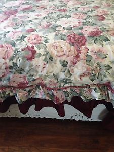 Duvet queen with matching valances
