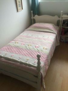 Girl's twin bedding set