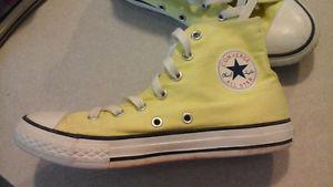 Girls yellow Converse size 3 in good condition