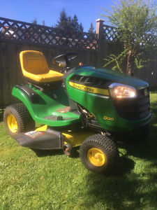 John Deere D120 lawn tractor