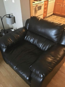 LARGE BLACK LEATHER CHAIR FOR SALE - UNDER 1 YR OLD