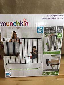 Munchkin Metal Gate (new in box)