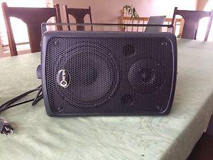 Music 8 Speaker with wall mount