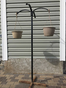 Plant hanger / stand