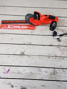 Selling brand new 19" Cordless hedge trimmer