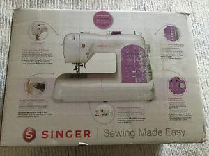 Singer Sewing Machine- Curvy 